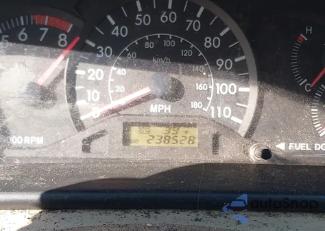 2003 Toyota Corolla Ce z USA, uszkodzony, nr VIN 2T1BR32E83C026591